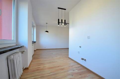 2 pokoje po generalnym remoncie Balkon 42 m 