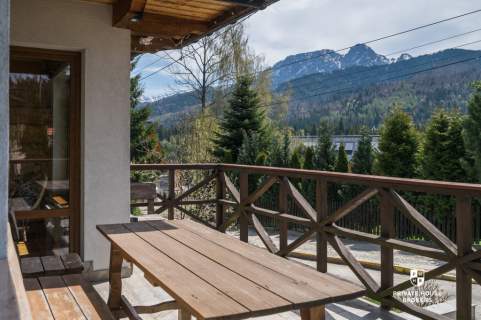 Piękny budynek z widokiem na Giewont, Kościelisko