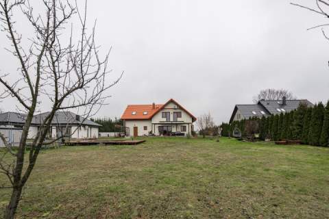 Dom z zew. basenem w okolicy Żarowa na działka 1899 m2