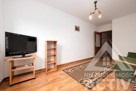 Do zamieszkania od zaraz. Duży balkon, m-ce parkingowe, piwnica.
