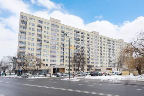 3pokoje/tramwaj/autobus/metro/loggia/piwnica