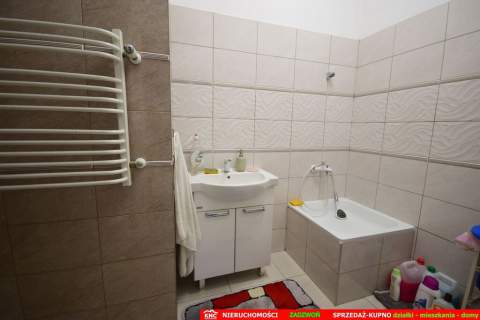Duży lokal handlowo-usługowy, parter, rampa.