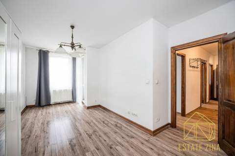 3 pokoje Os. Avia Balkon 2 piętro