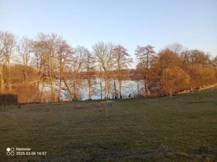 Działka z WZ, linią brzegową jeziora i winnicą