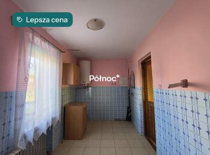 Budynki gospodarcze i dom w Mołożowie