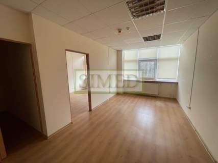 Pofabryczny klimat,1pietro, parking , dostęp24h