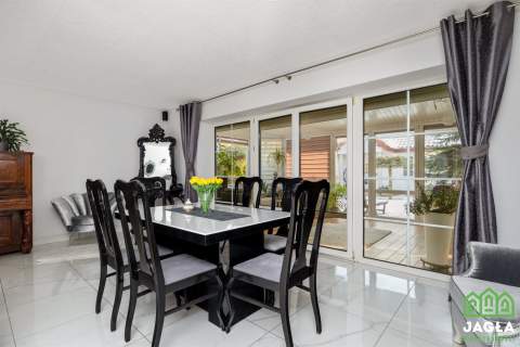 150 m2 Dom z Ogrodem Zimowym i 70 m2 Budynek Gosp.