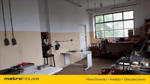 Obiekt wielofunkcyjny 1050 m2,działka 800 m2 Ursus