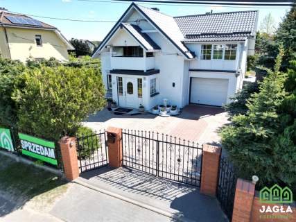 150 m2 Dom z Ogrodem Zimowym i 70 m2 Budynek Gosp.
