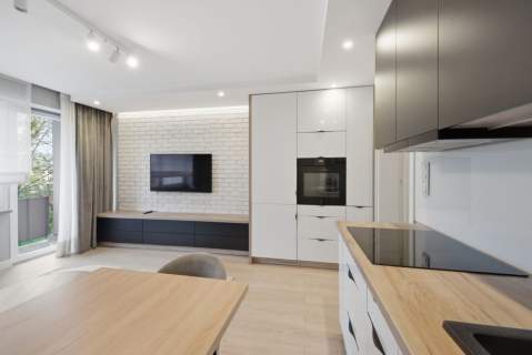 2 pokoje po remoncie   z wyposażeniem   duży balkon   