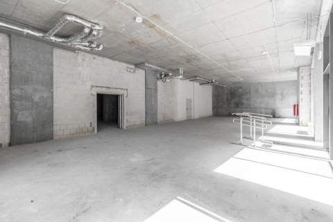 Lokal o pow. 490,56 m2 z witrynami ul. Jasna