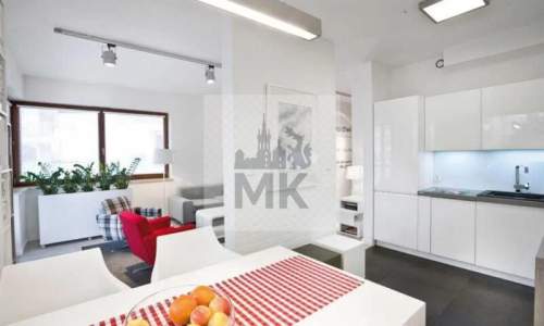 Piękny apartament z dużym balkonem, 2011 r.