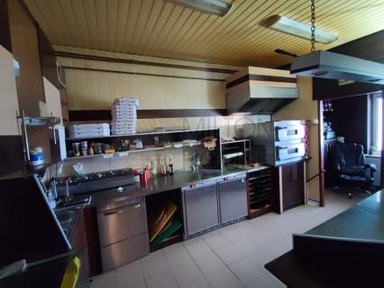 Budynek handlowo-gastronomiczny w centrum Pilawy