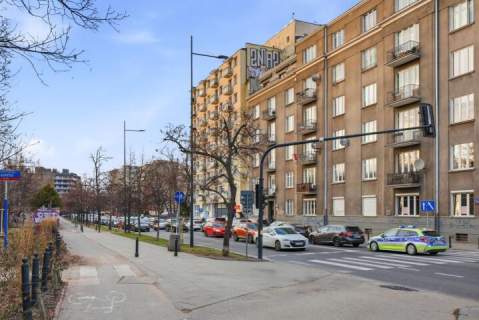 CENTRUM kawalerka z parkingiem i piwnicą