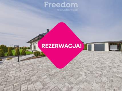 Nowoczesny dom parterowy z widokiem na horyzont