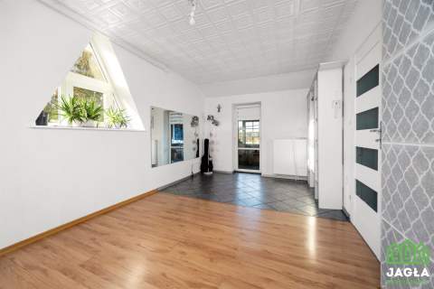150 m2 Dom z Ogrodem Zimowym i 70 m2 Budynek Gosp.