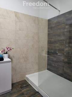 Ostatni apartament nad jeziorem w otoczeniu lasów.