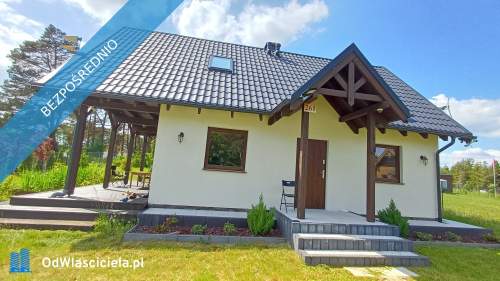 Nowy dom nad jeziorem przy lesie