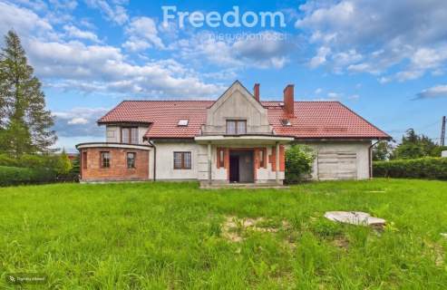 Dom w Łęgajnach z dużą działką 9 pokoi