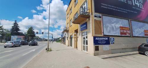 lokal z parkingiem