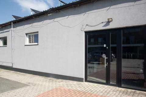Lokal handlowo- usługowy, parking. Płaszów