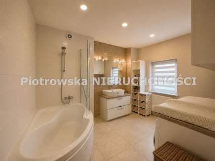 Nieruchomość komercyjna na sprzedaż, 400 m2, Próba