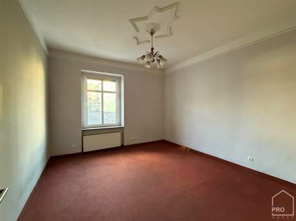 Przestronny apartament w kamienicy z windą