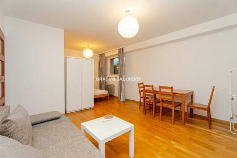 Kraków Skarbińskiego dwa oddzielne pokoje 44m2