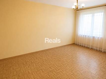 2 pokoje, oddzielna kuchnia, duży balkon
