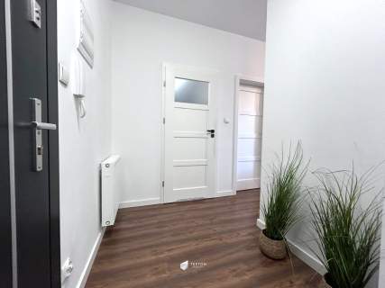 Bez nakładów, do wejścia, parking, duży balkon