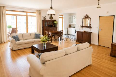 Apartament 5 pokoi w Miasteczku Wilanów