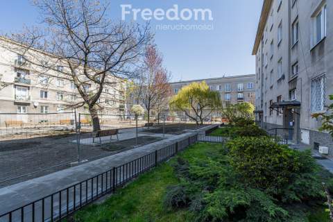 2-stronna kawalerka przy Koźmińskim Metro