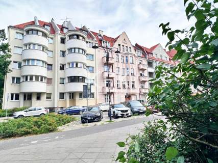 Piękny budynek Blok cegła Balkon Parking Film