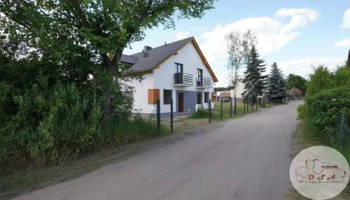 5 pok. taras z boku budynku Pecna 750 m PKP