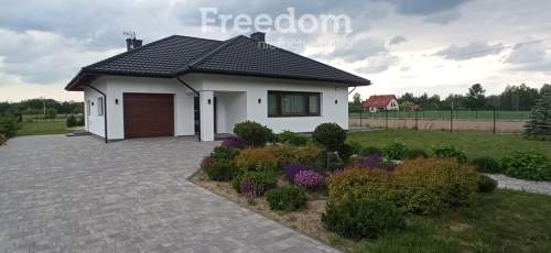 Nowy dom gotowy do wprowadzenia.