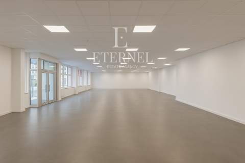 Inwestycyjny lokal handlowy 630m w centrum osiedla