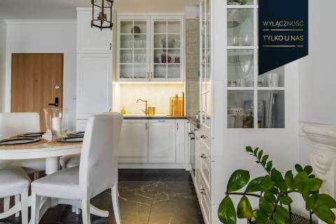 Stylowy apartament z halą garażową i tarasem