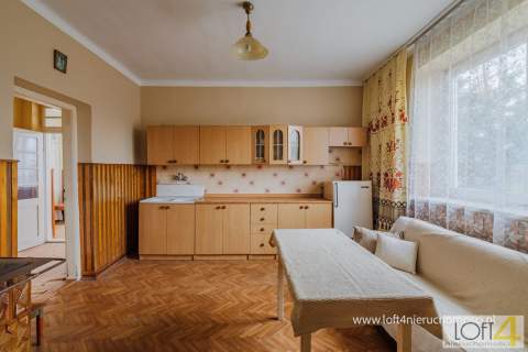 Dom pośród zieleni