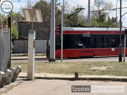 M. w ładnym bloku na pełnym zieleni Rakowie