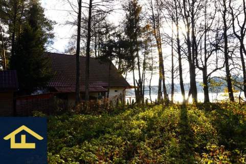 Działka z linią brzegową jeziora