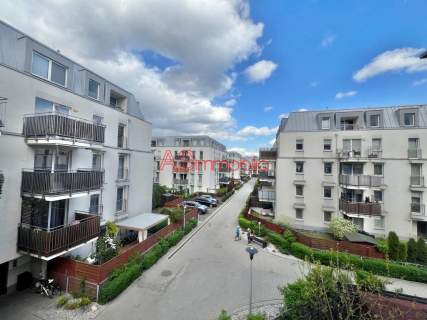 58 m2, 3 pokoje, duży balkon, 2 garaże, 2012r.