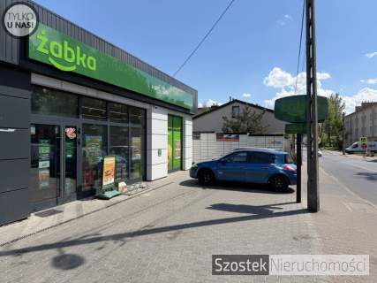 M. w ładnym bloku na pełnym zieleni Rakowie