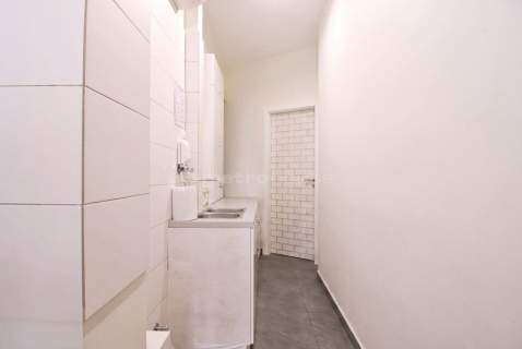 Lokal handlowo-usługowy 21,3 m Centrum 2 wejścia