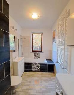 Apartament 2-pokoje z ogródkiem, komórką i garażem