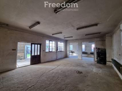 Warsztat 240 m2 z mieszkaniem w Trzebiatowie