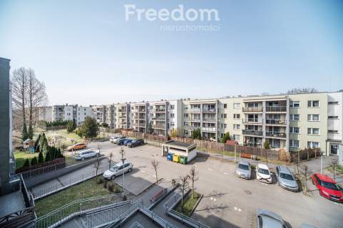 3-pokoje z dużym balkonem, podwójnym m. postojowym