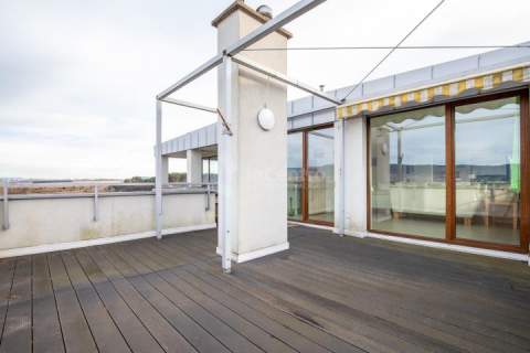 Przestronny apartament 116m2. z dużym tarasem.