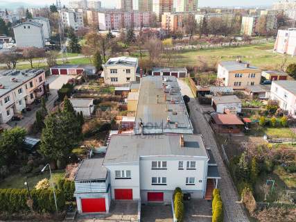 Skrajny dom w zabudowie szeregowej komfort i pry