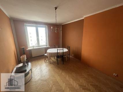 Kamienica, 2 pokoje z mozliwoscia 3, oddzielna kuchnia obok Placu
