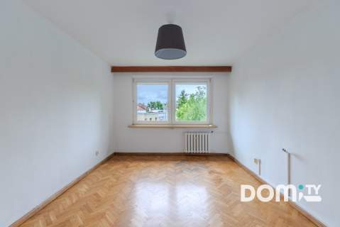 Funkcjonalny dom z ogrodem, boczna uliczka, cisza